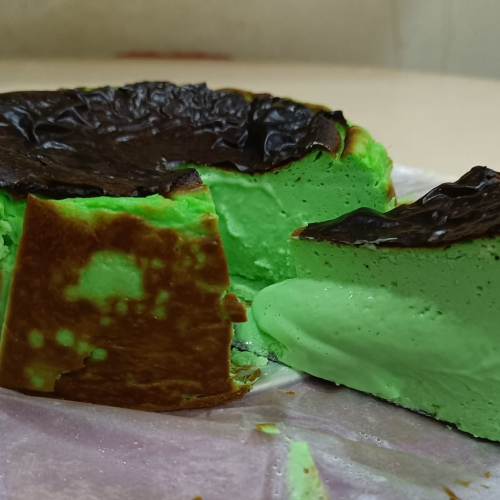 Keto Burnt Cheesecake (Pandan)